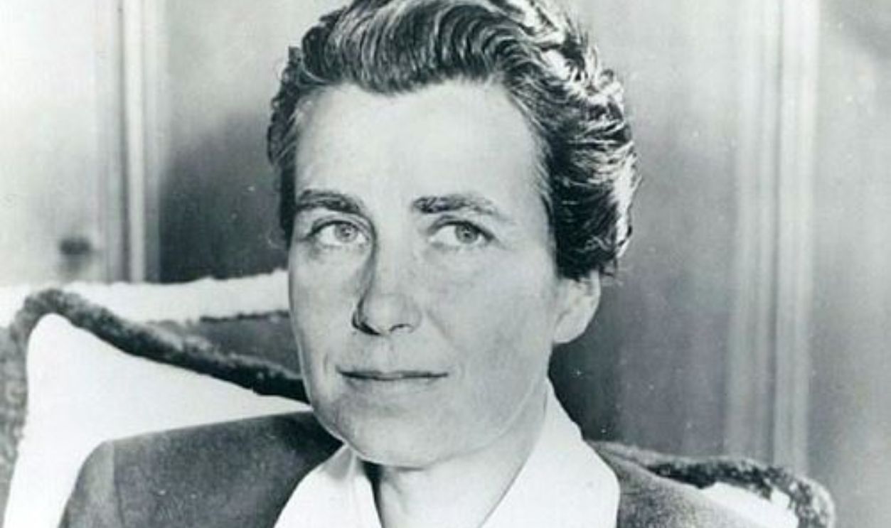File:Dorothy Arzner.jpg