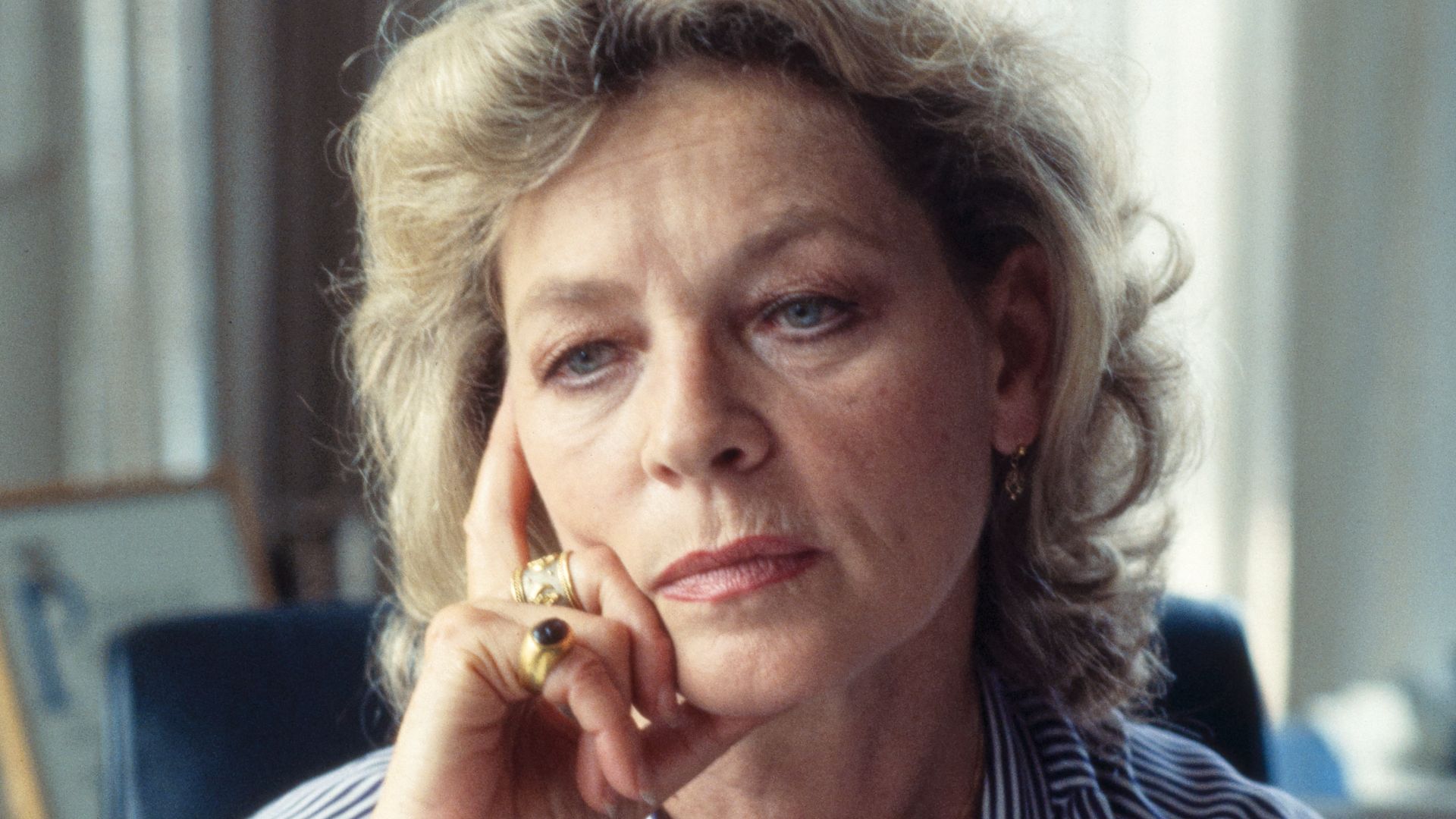 File:Lauren Bacall by Bernard Gotfryd.jpg