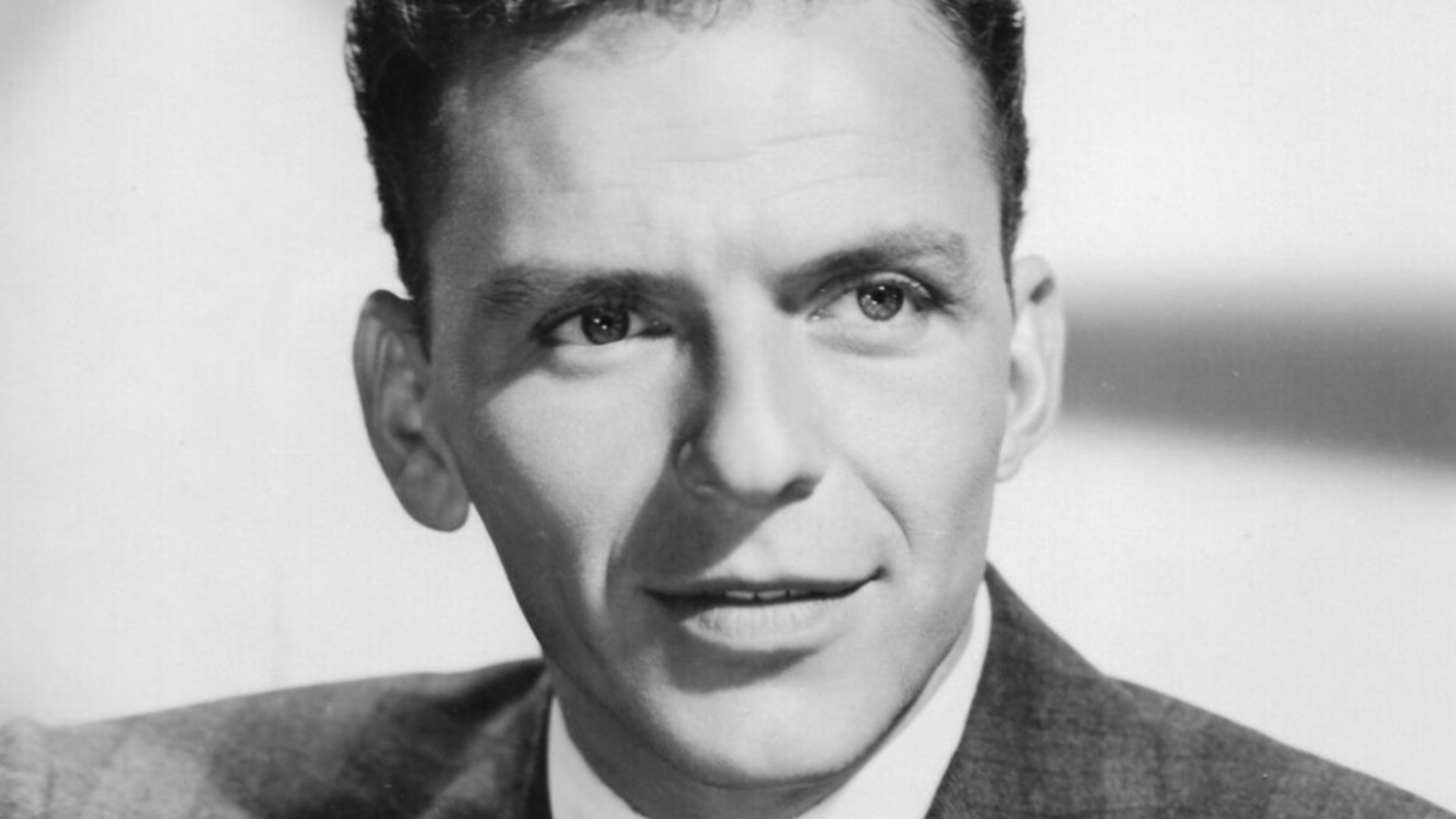 File:Frank Sinatra (1942 photo portrait).jpg