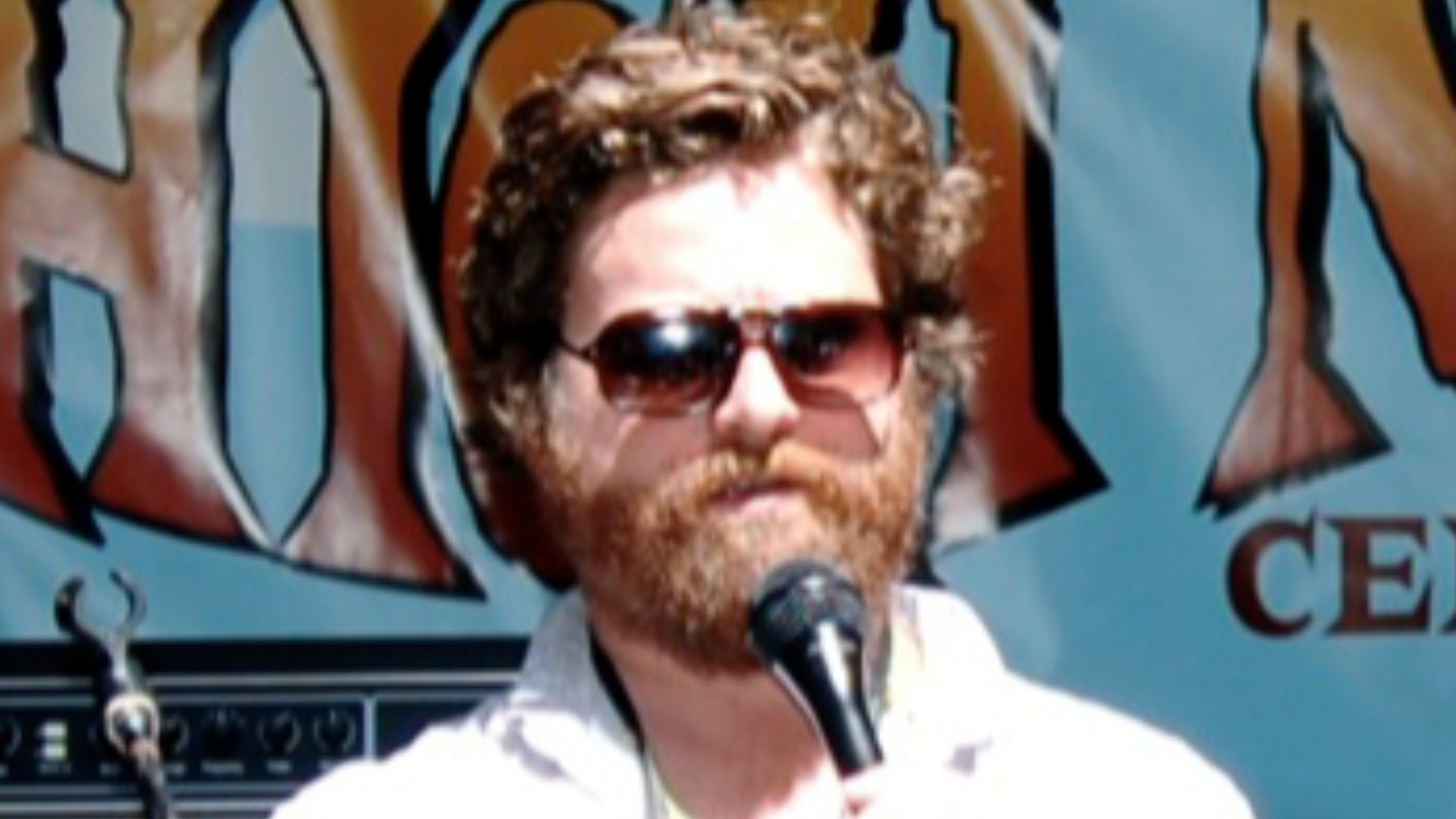 File:ZachGalifianakisMar07.jpg