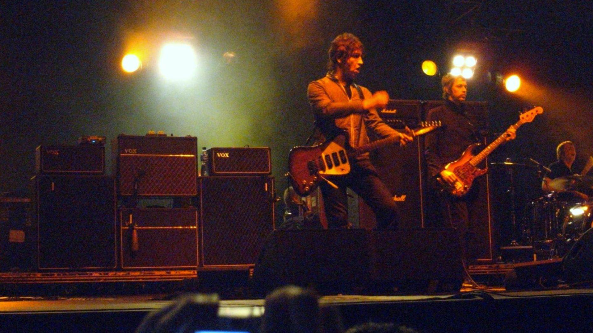 File:GAC Oasis live in HK 2009.jpg