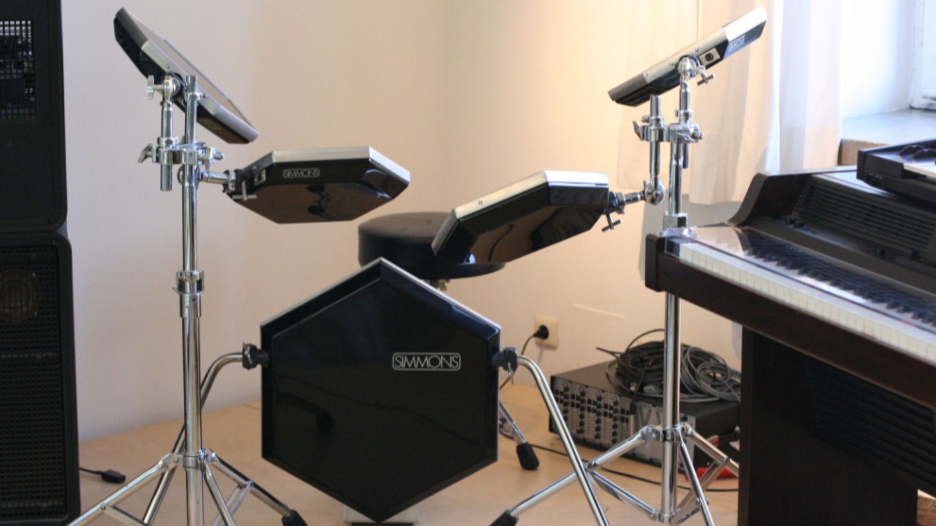 File:Simmons SDS 5 Electric Drum, Deutsches Museum.jpg