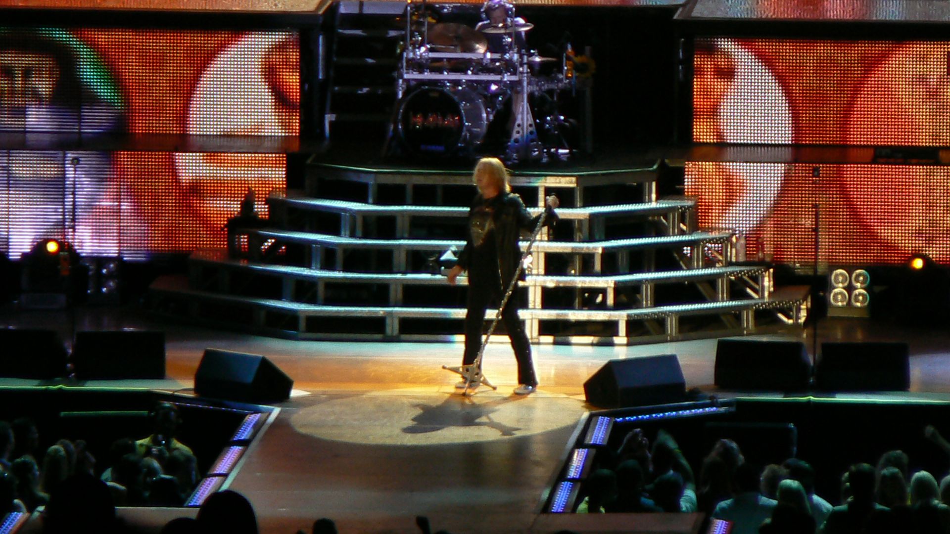 File:Def Leppard (4121620670).jpg