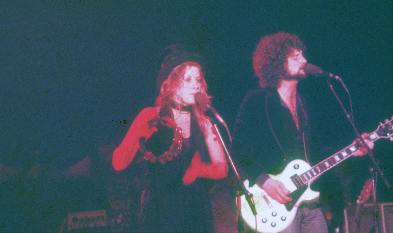   Gettyimages - 74271291, Fleetwood Mac Performing CIRCA 1977: Singer Stevie Nicks and guitarist Lindsey Buckingham of the rock group 