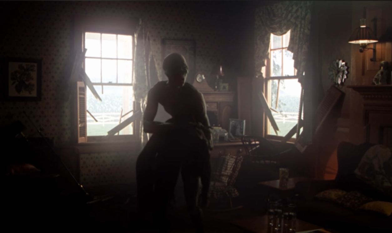 Screenshot from Signs (2002)