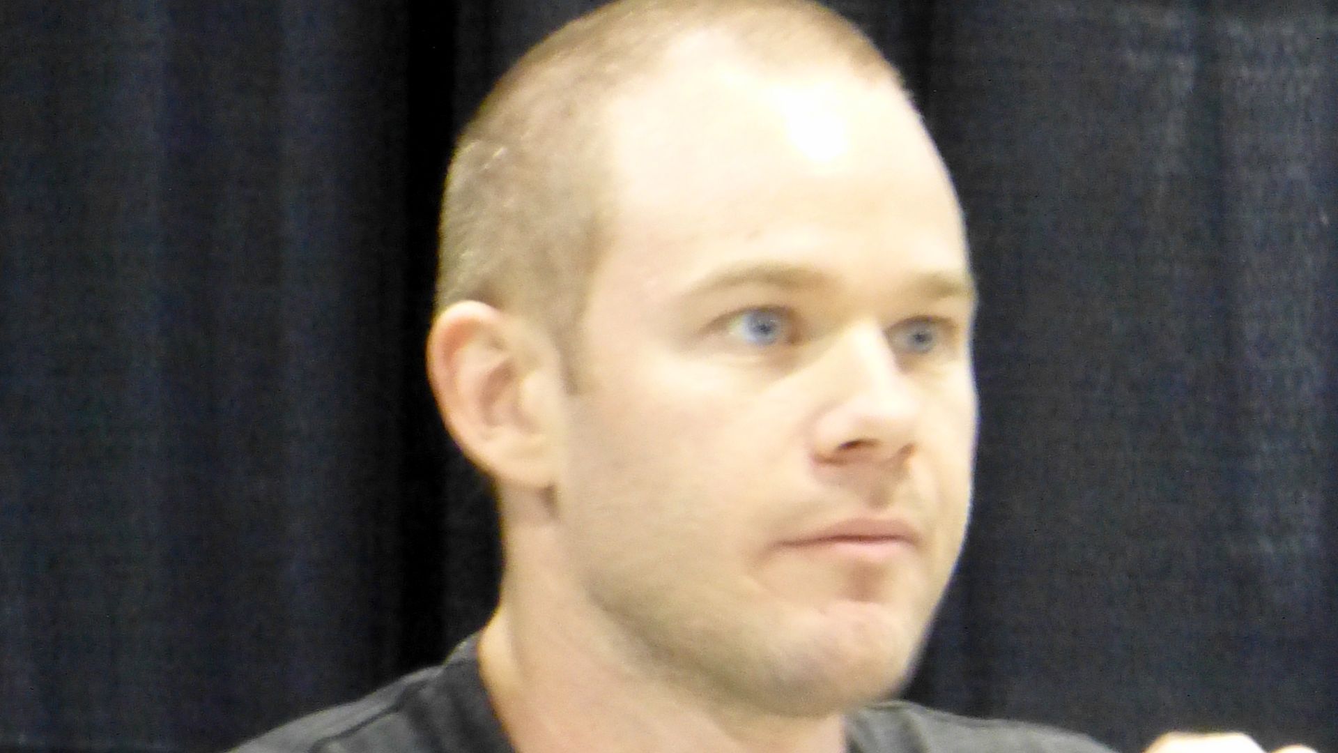 File:Aaron Ashmore 02 (9511858093).jpg