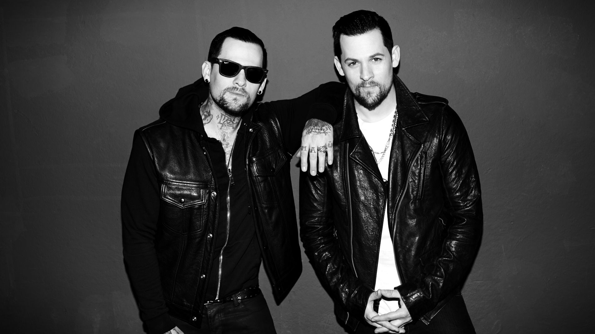 File:Madden Brothers Backstage Photo.png