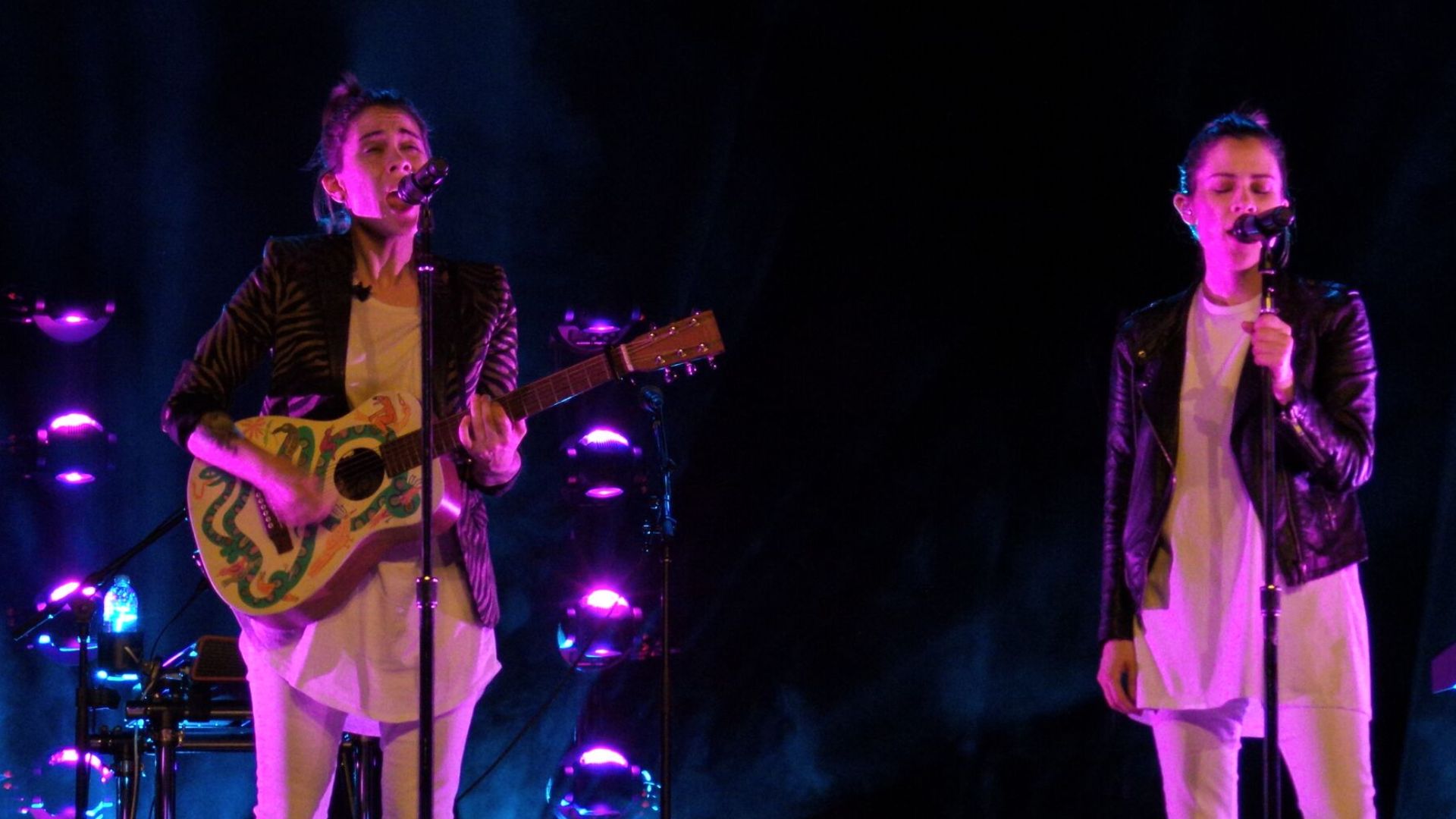 File:Tegan & Sara -LY2D Tour.jpg