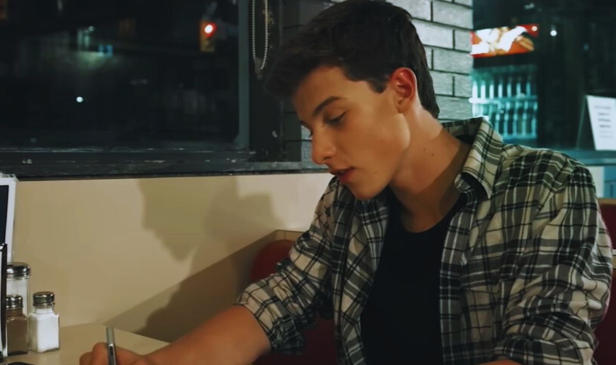 Screenshot from Life of the Party (2014)