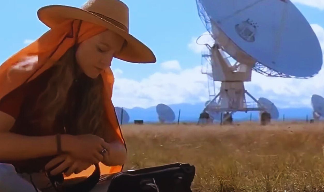 Screenshot from Contact (1997)