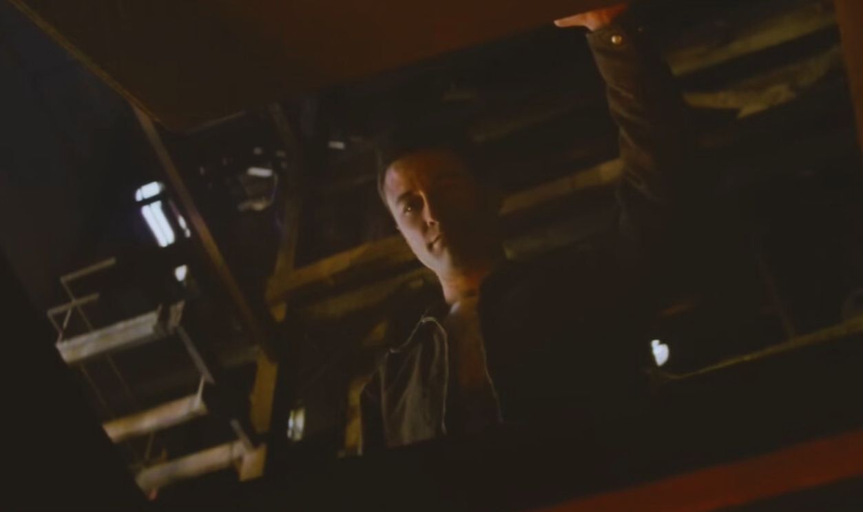 Screenshot from Looper (2012)