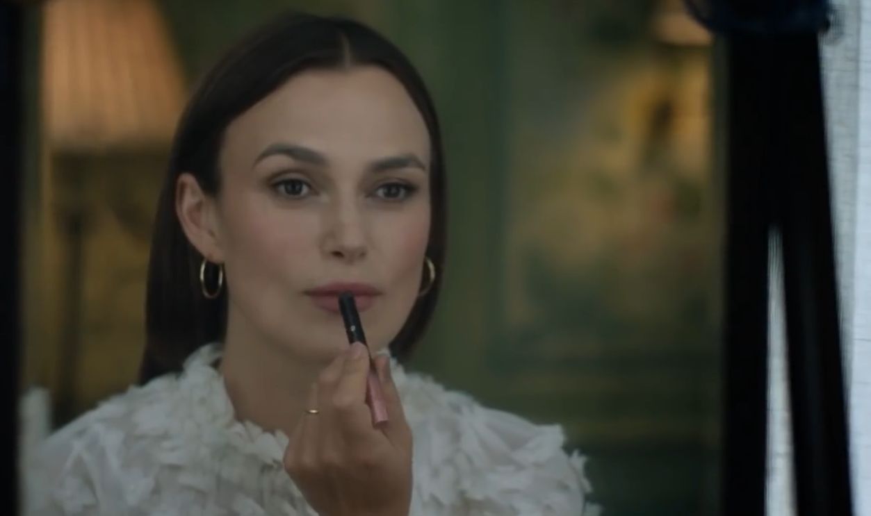 Screenshot from Silent Night (2021)