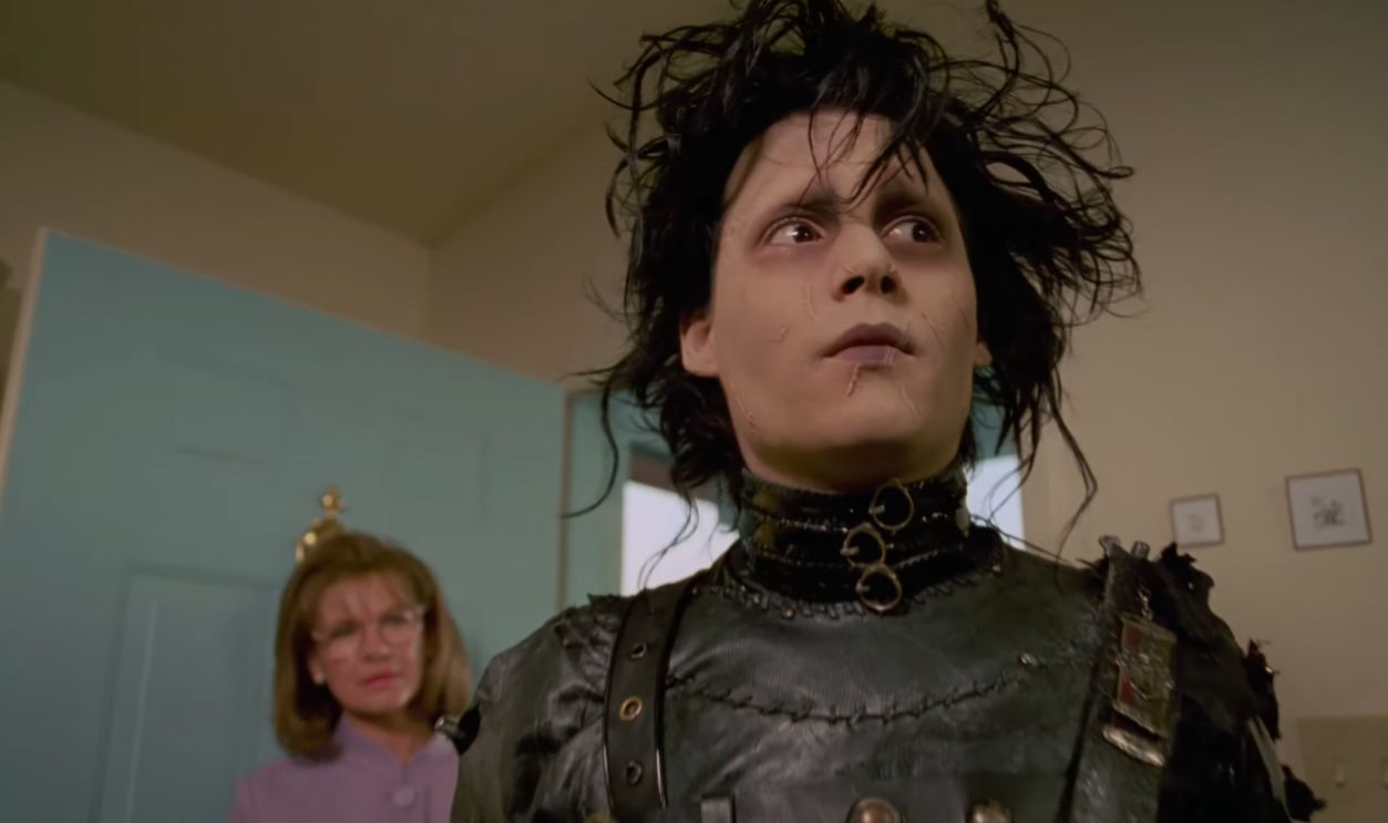Screenshot from Edward Scissorhands (1990)