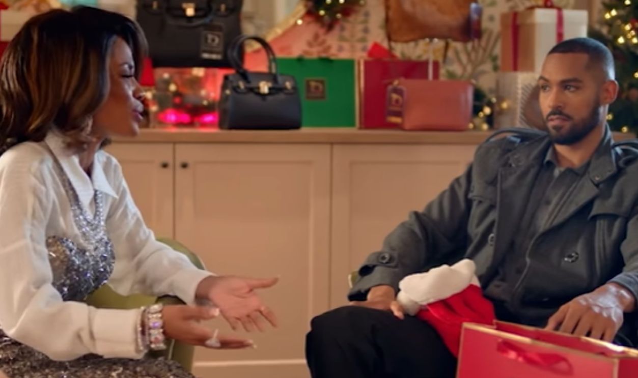 Screenshot from Jingle all the way to love (2025)