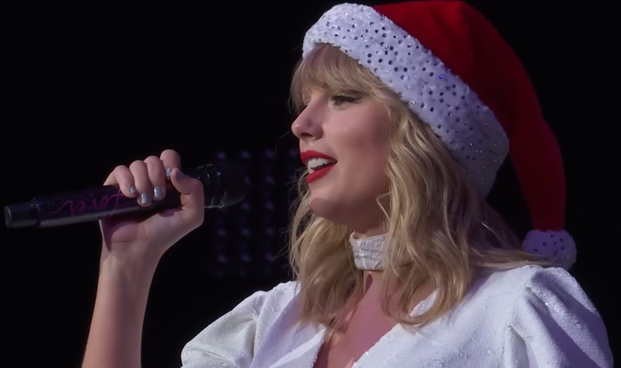 Screenshot from Christmas Tree Farm (2019)