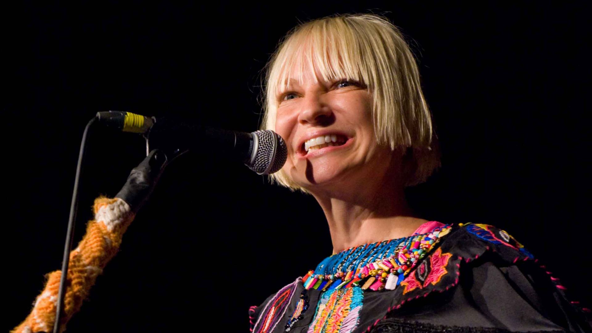 File:Sia at Seattle.jpg