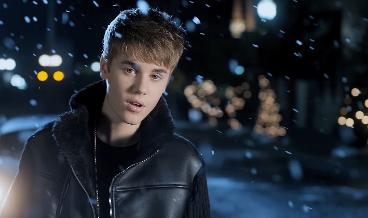 Screenshot from Mistletoe (2011)