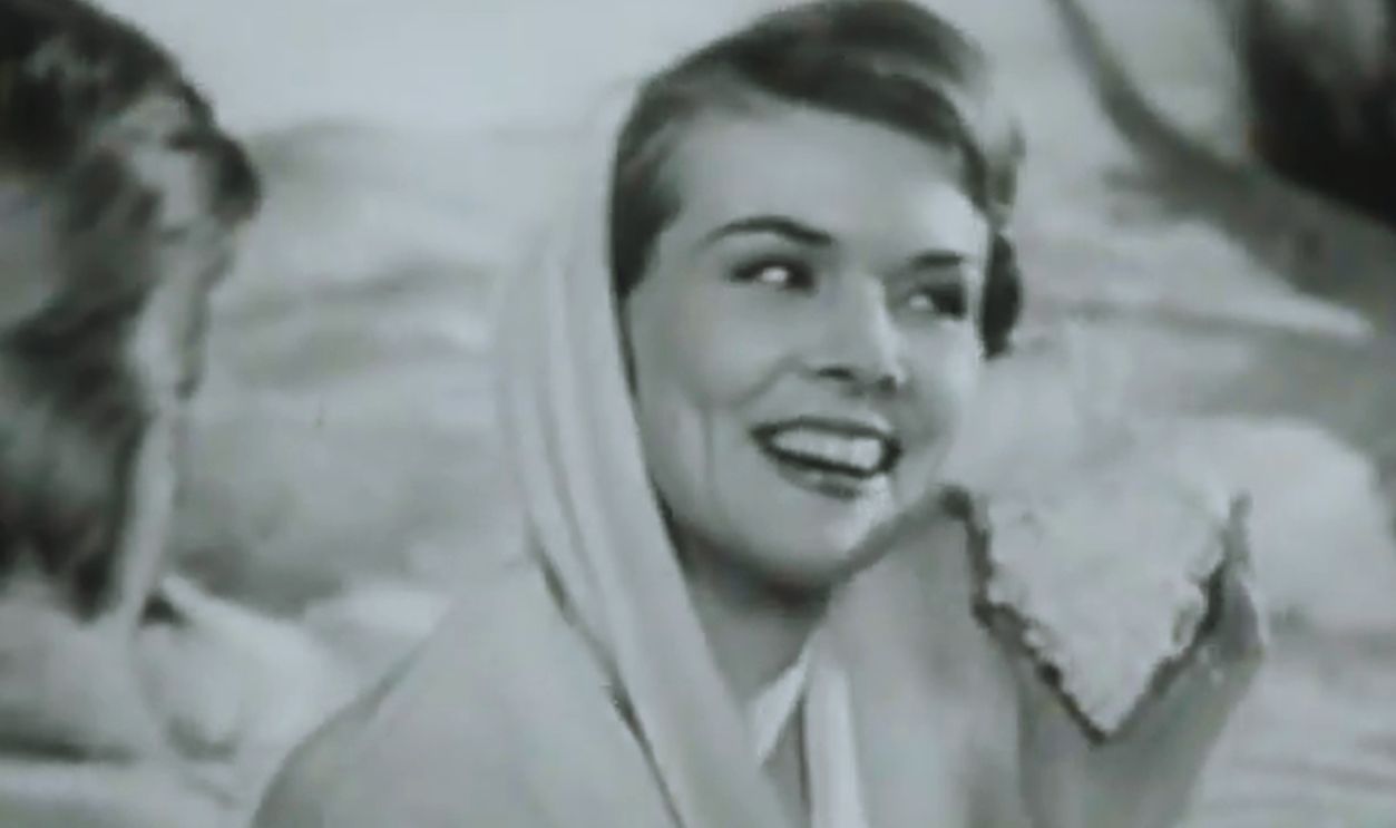 Screenshot from Close Your Mouth (It’s Christmas) (1968)