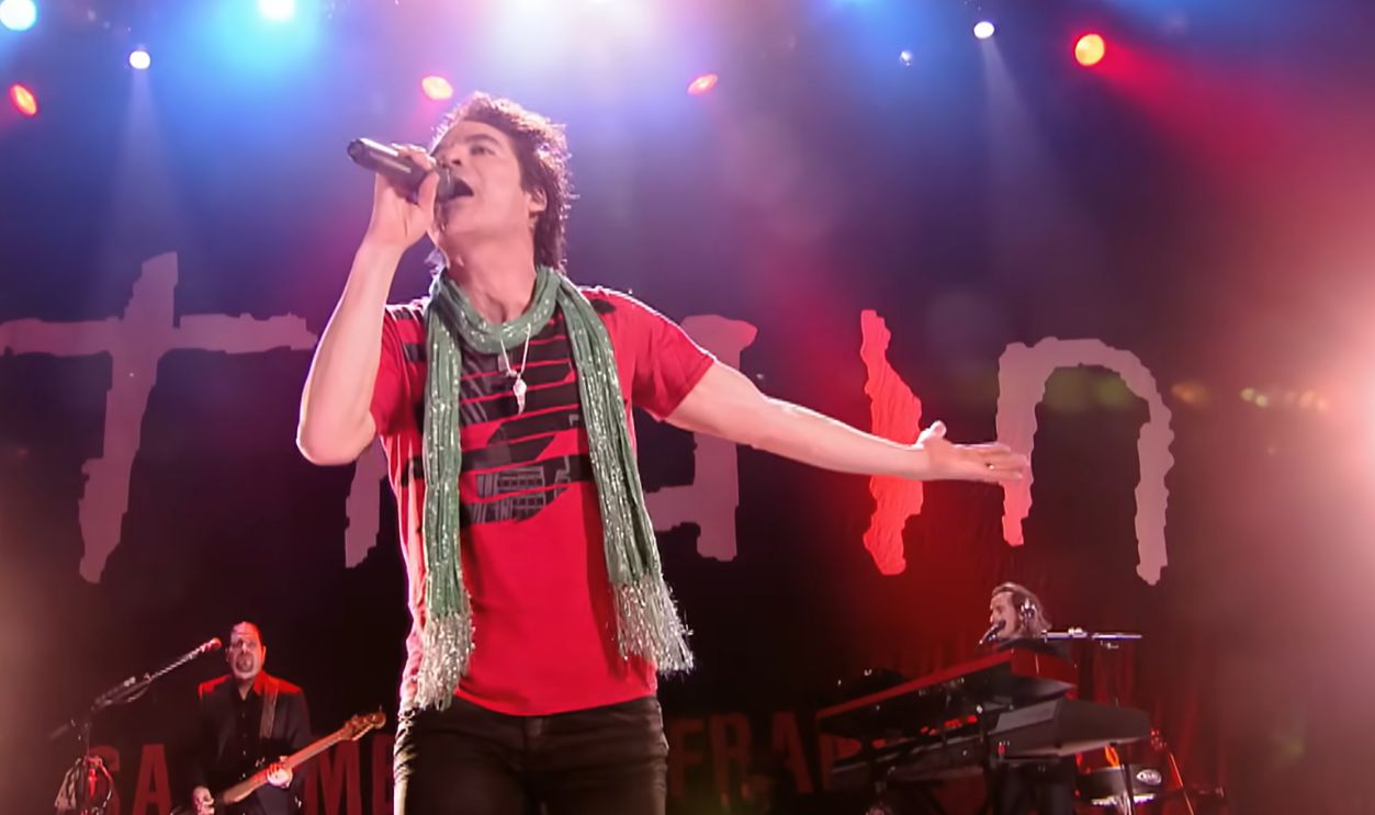 Screenshot from Shake Up Christmas (2010)