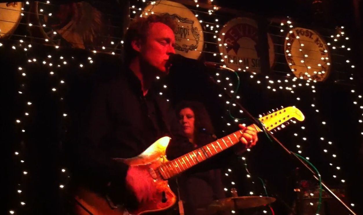 Screenshot from Just Like Christmas (1999)