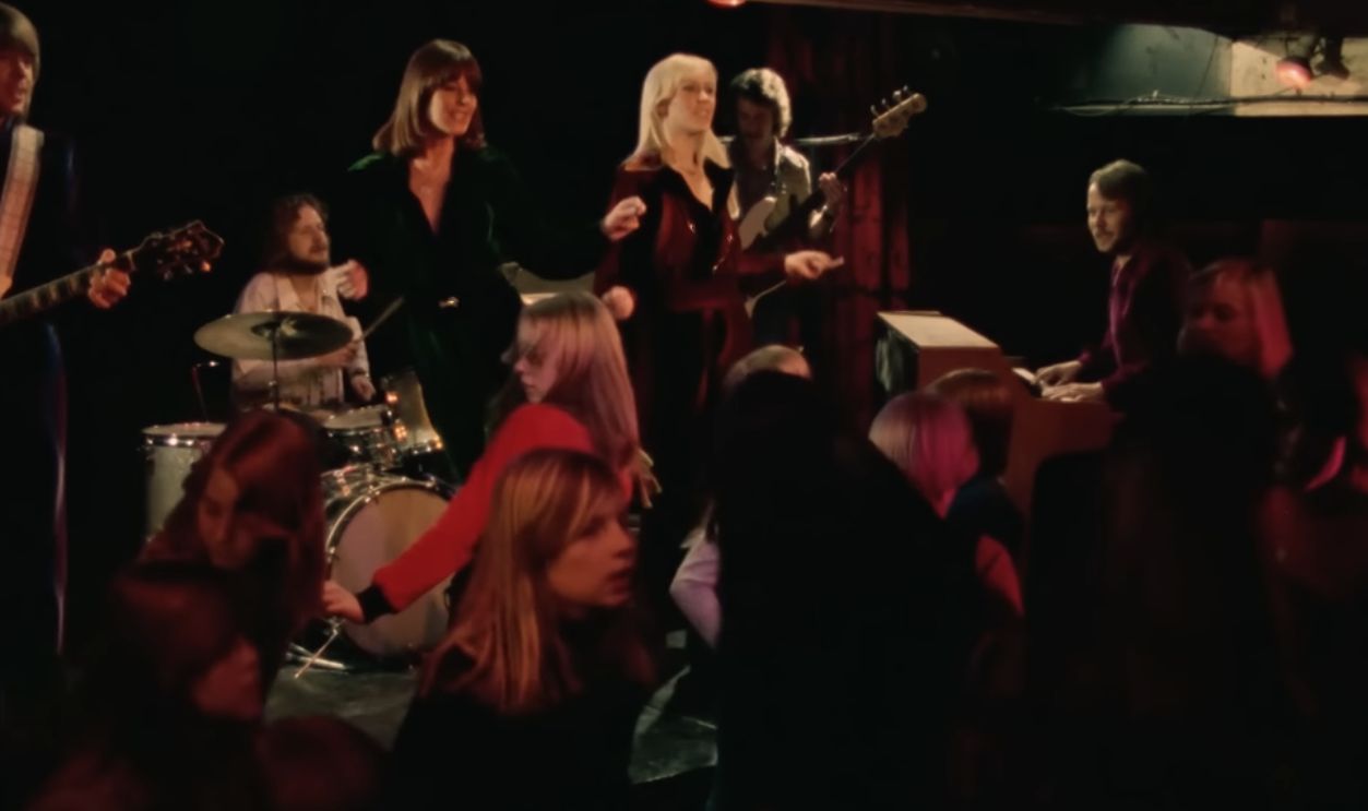 Screenshot from Dancing Queen (1976)