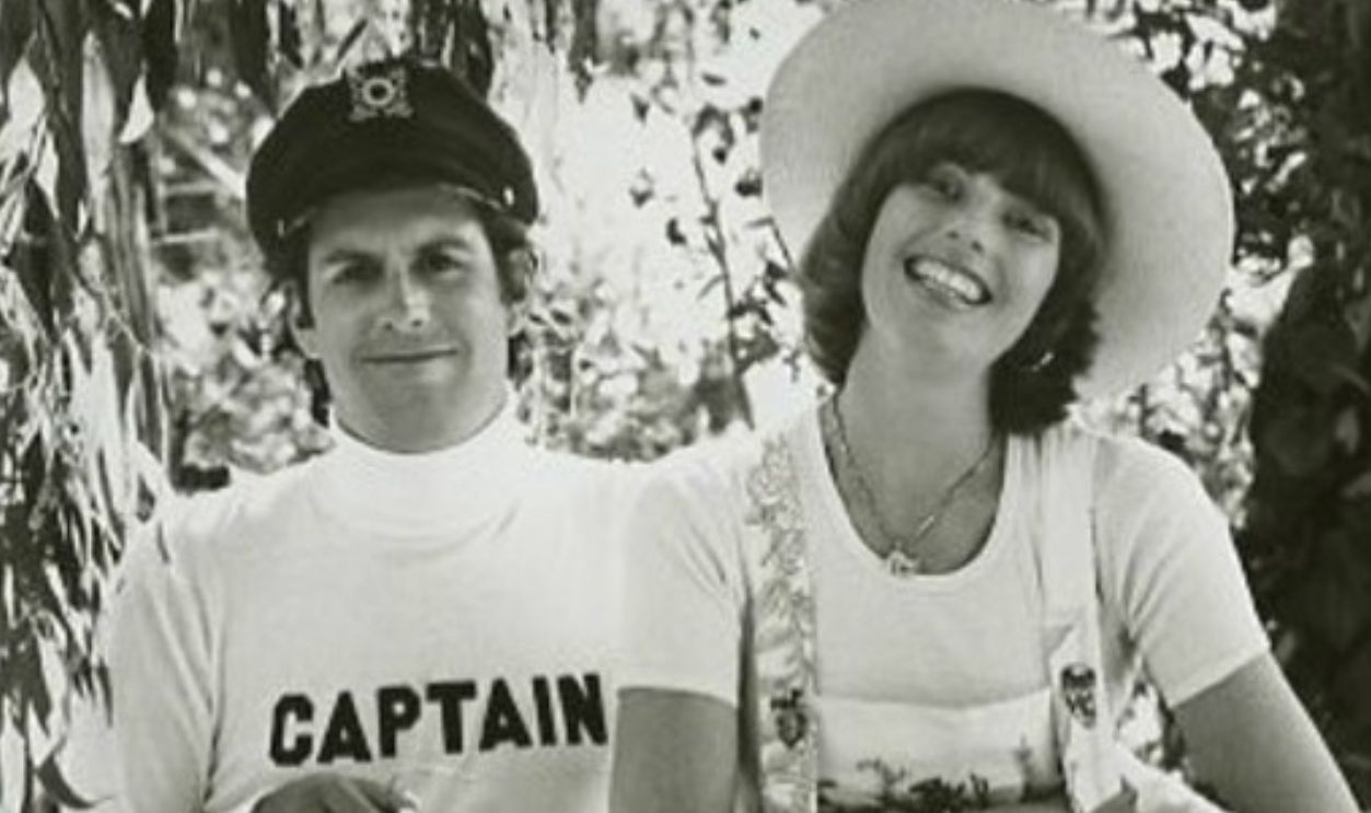 File:Captain and tennille 1976.jpg