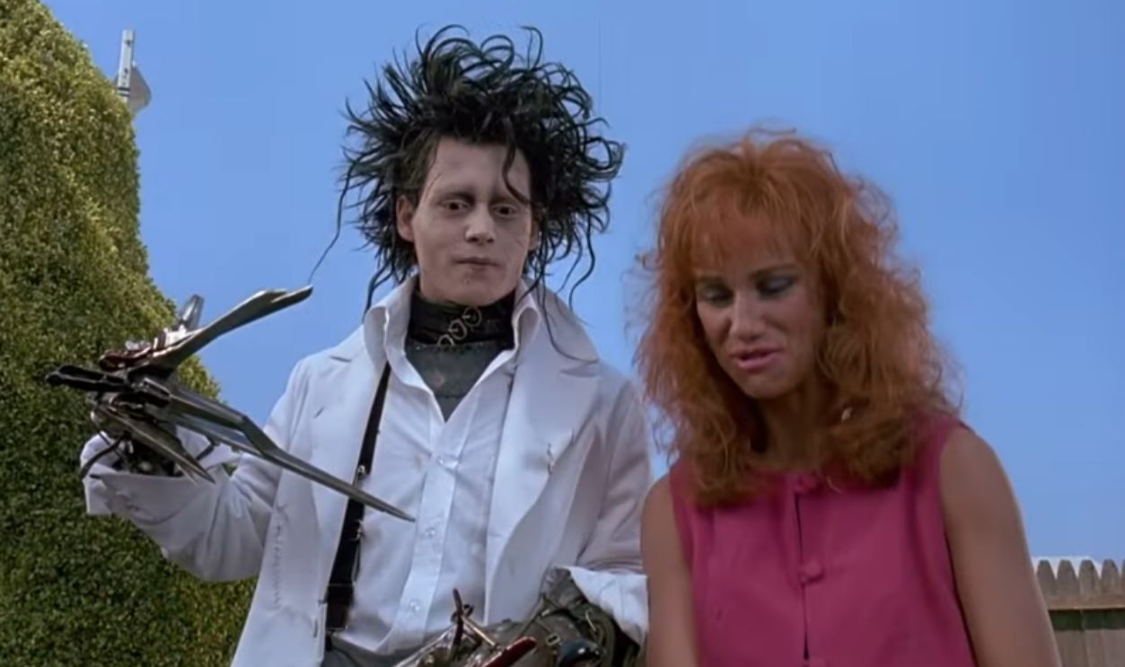Screenshot from Edward Scissorhands (1990)