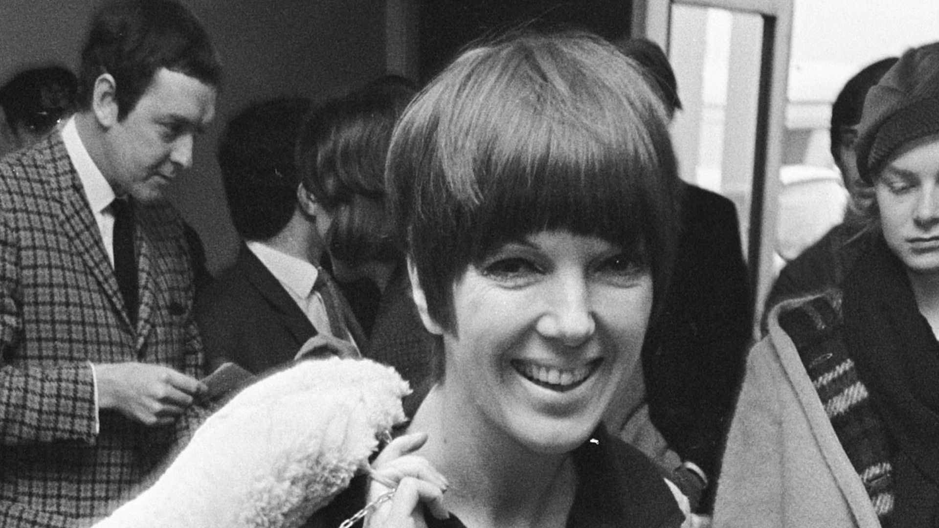 File:Mary Quant in a minidress (1966).jpg