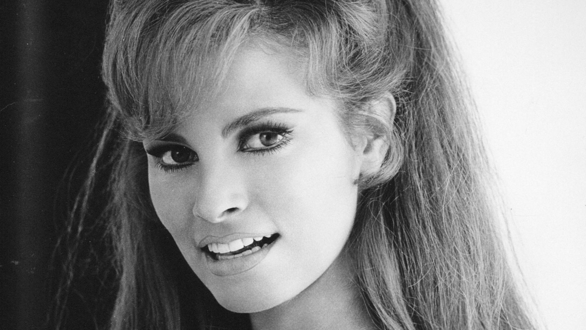 File:Raquel Welch, 1967 photo.jpg
