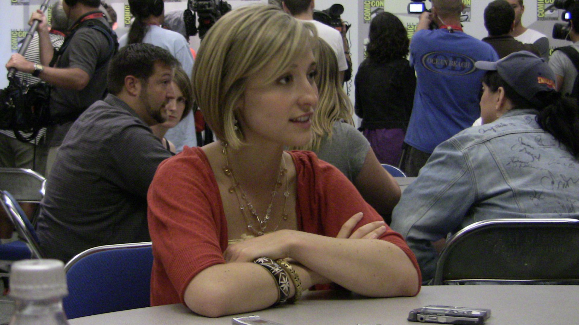 File:Allison Mack at ComicCon 2009.jpg