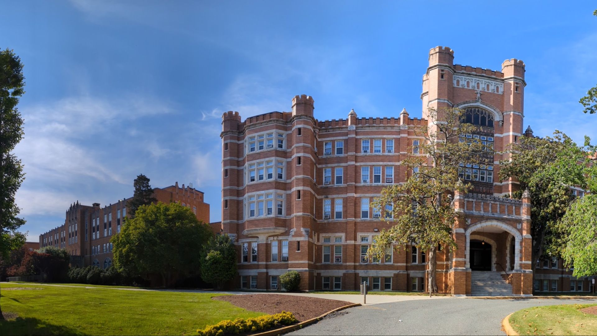 File:Howard University School of Law exterior in May 2023 panorama.jpg