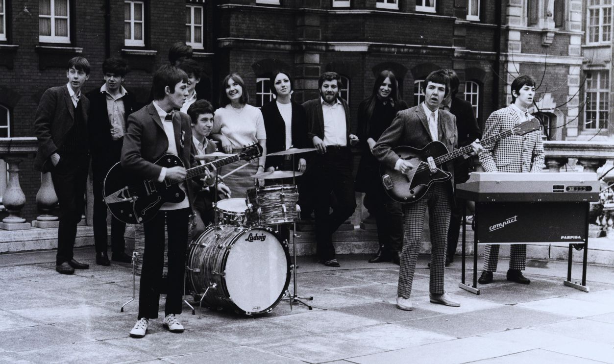 Gettyimages - 112577246, "Small Faces" Performing On TV Show LONDON - APRIL 1966: (L-R) Kenney Jones, Steve Marriott, Ronnie Lane and Ian McLagan of the rock and roll band "Small Faces" perform on the TV show "Where The Action Is" in London in April 1966.