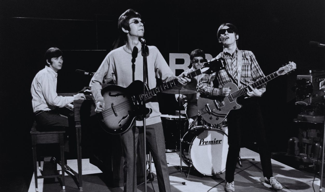 Gettyimages - 86104636, Small Faces On Ready Steady Go! English rock and pop group Small Faces perform the single 'Sha-La-La-La-Lee' on the set of the Associated Rediffusion Television pop music television show Ready Steady Go! at Wembley Television Studios in London on 4th March 1966. Members of the group are, from left, Ian McLagan (1945-2014), Ronnie Lane (1946-1997), Kenney Jones and Steve Marriott (1947-1991). 