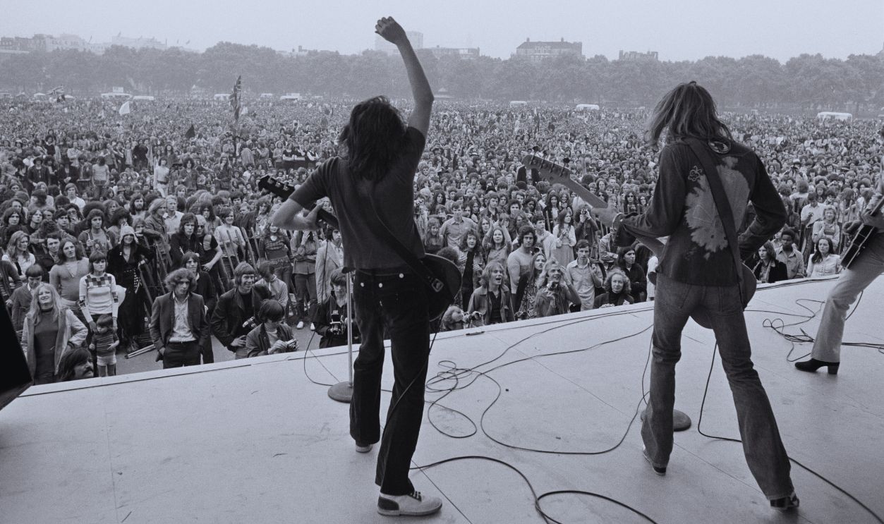 Gettyimages - 3200982, Humble Pie Pop 3rd July 1971: From left to right: Peter Frampton and Steve Marriott of the group, 'Humble Pie' at a free open-air pop concert in Hyde Park, London. 