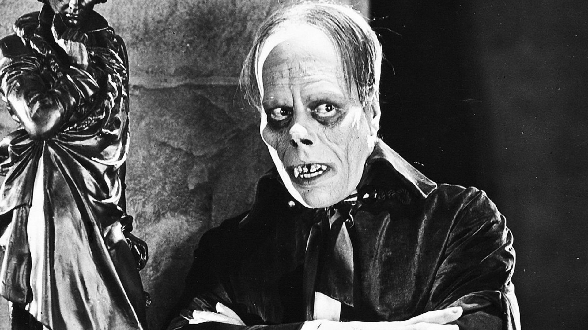 File:Lon Chaney as The Phantom.jpg