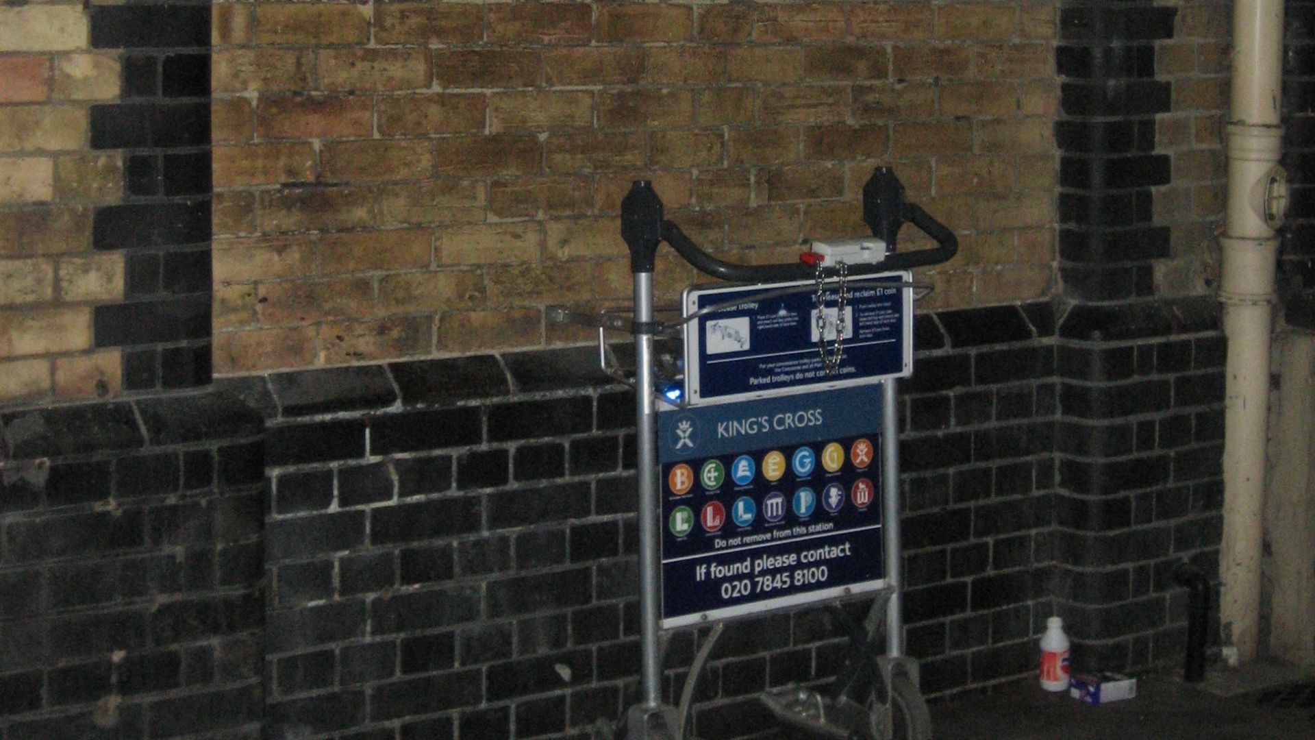 File:King's Cross Harry Potter trolley.jpg
