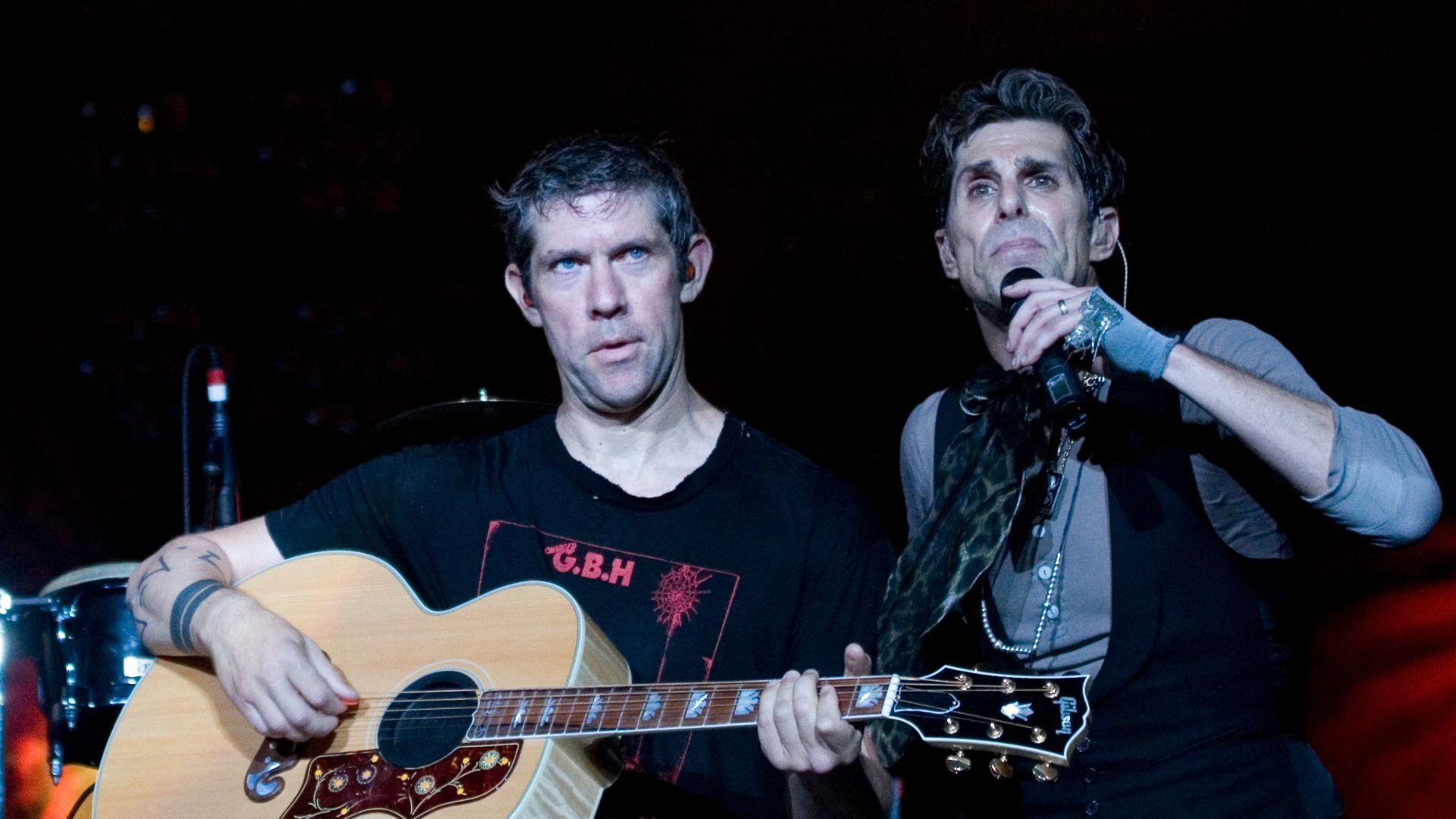 File:Eric Avery and Perry Farrell of Jane's Addiction, Chula Vista 2009.jpg