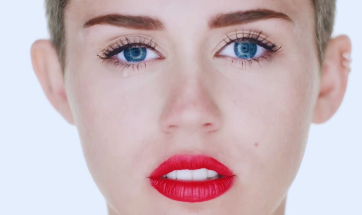 Screenshot from Wrecking Ball (2013)