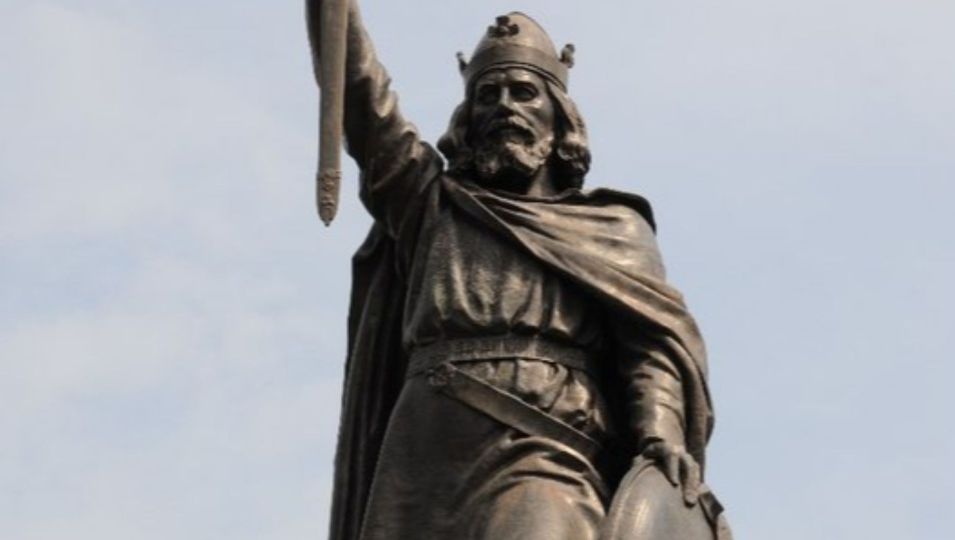 File:Statue of King Alfred the Great - geograph.org.uk - 4258779.jpg