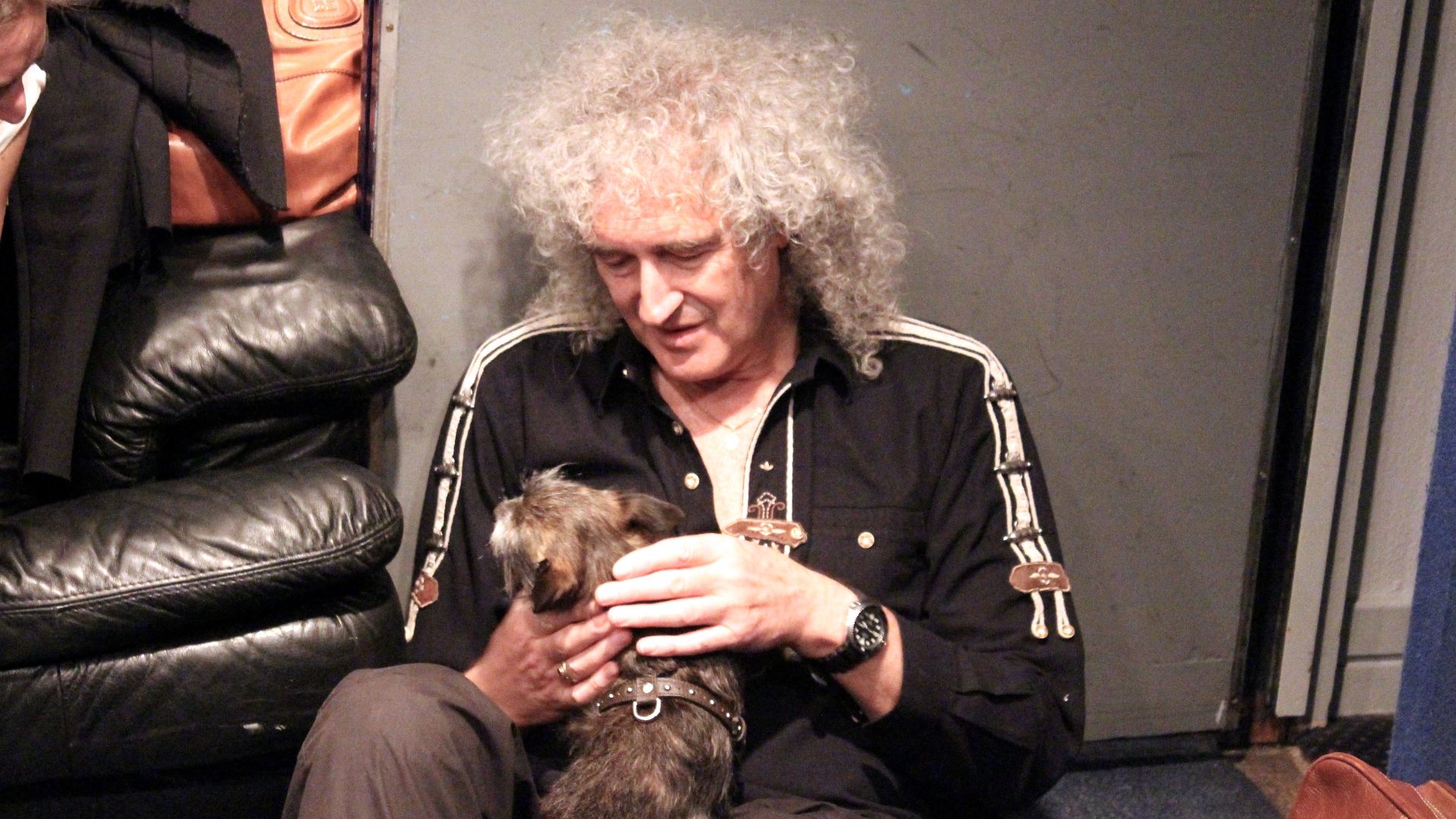 File:Brian May with Snoopy and Dolly-Ann Osterloh.jpg