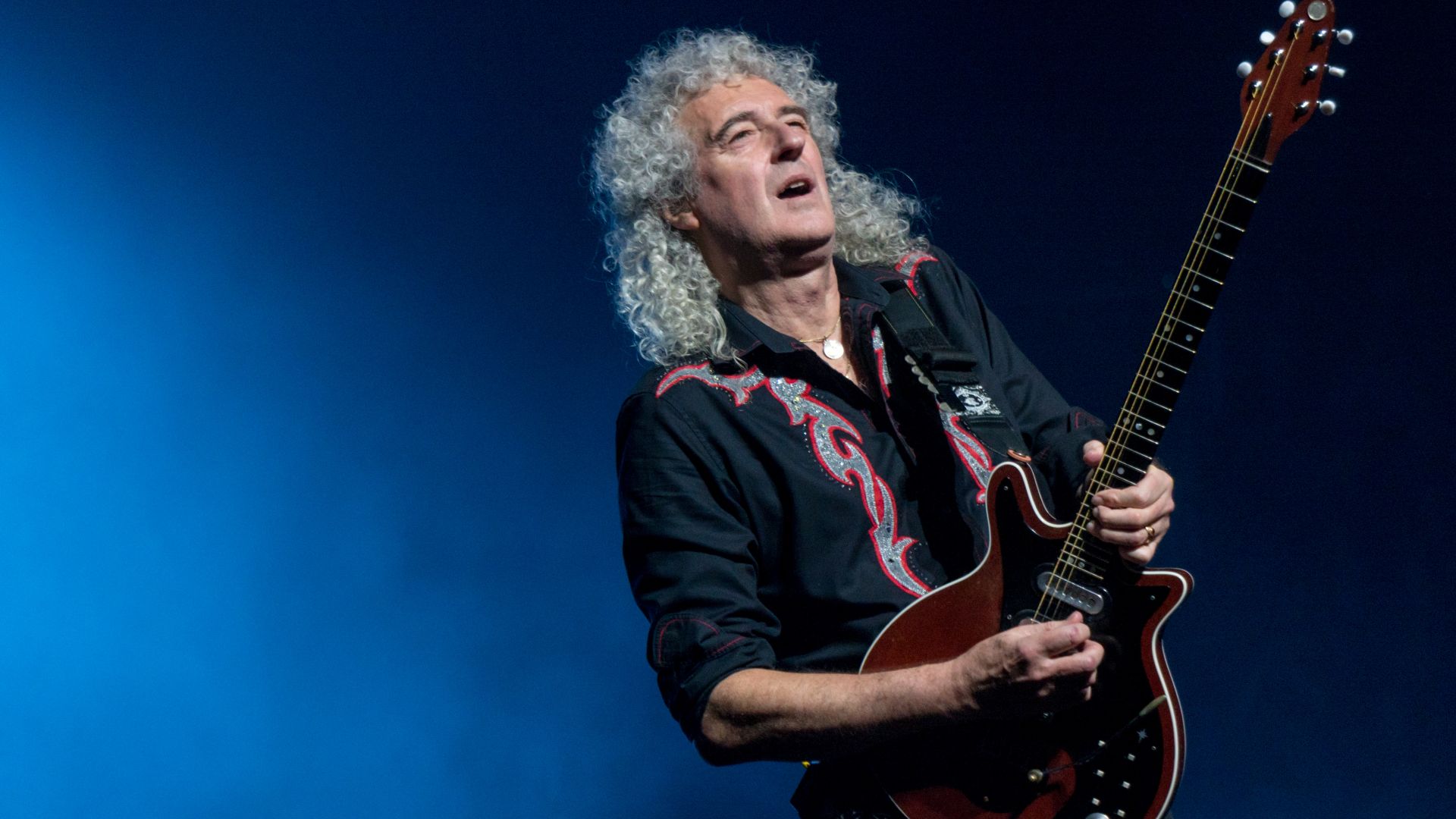 File:Queen And Adam Lambert - The O2 - Tuesday 12th December 2017 QueenO2121217-29 (39254352824).jpg