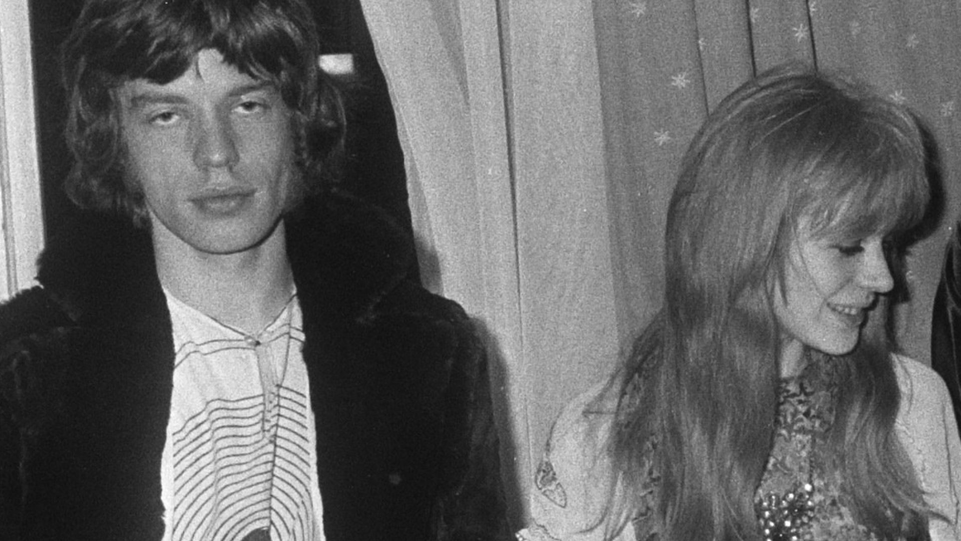 File:Mick Jagger and Marianne Faithfull by Ben Merk 1967 cropped.png