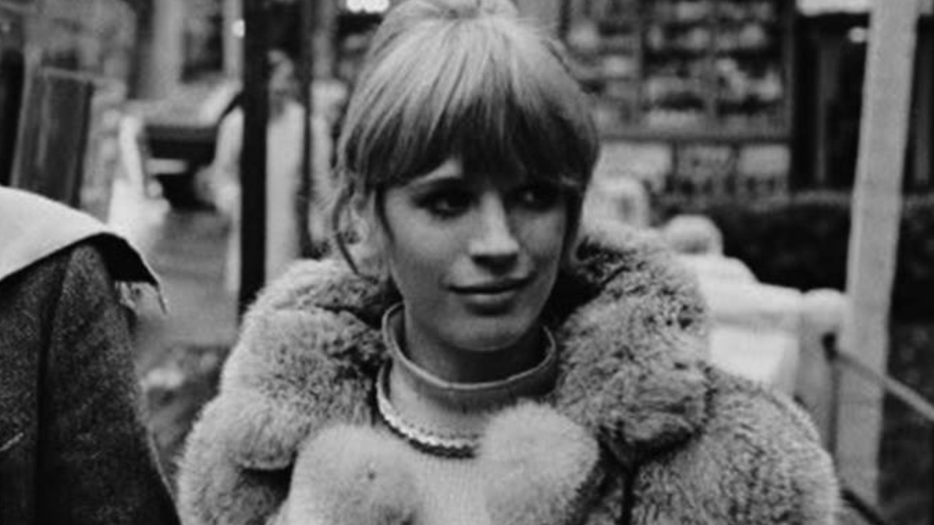 File:Alain Delon et Marianne Faithfull (1968).jpg