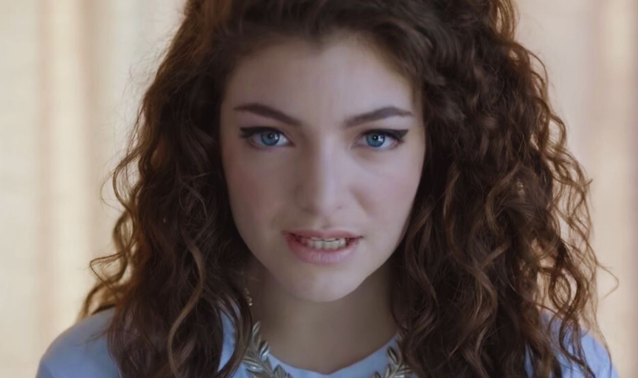 Screenshot from Royals (2013)