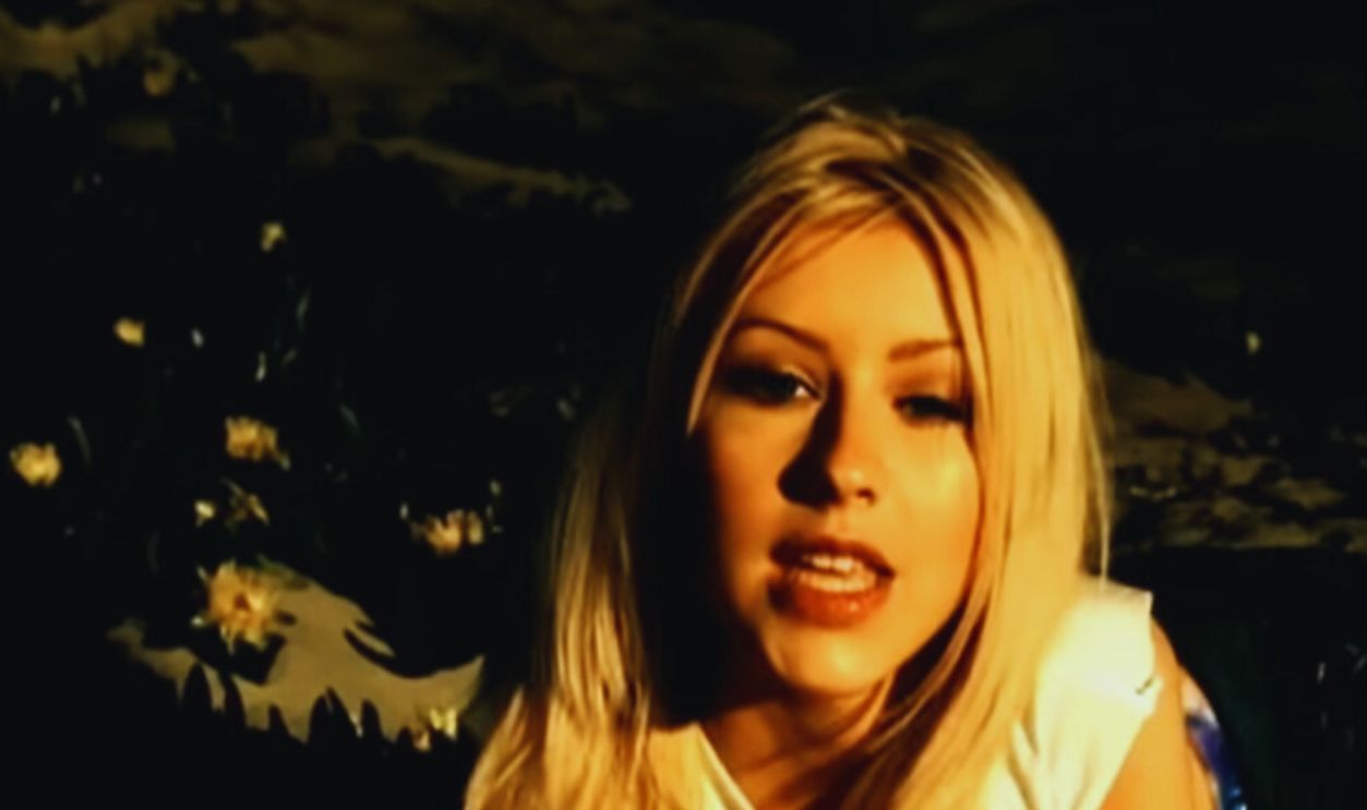 Screenshot from Genie in a Bottle (1999)