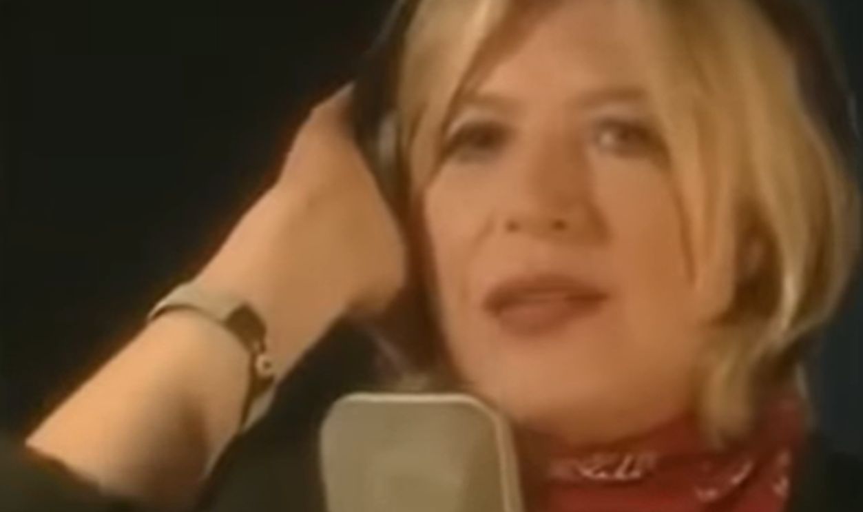 Screenshot from Vagabond Ways, EMI (1999)