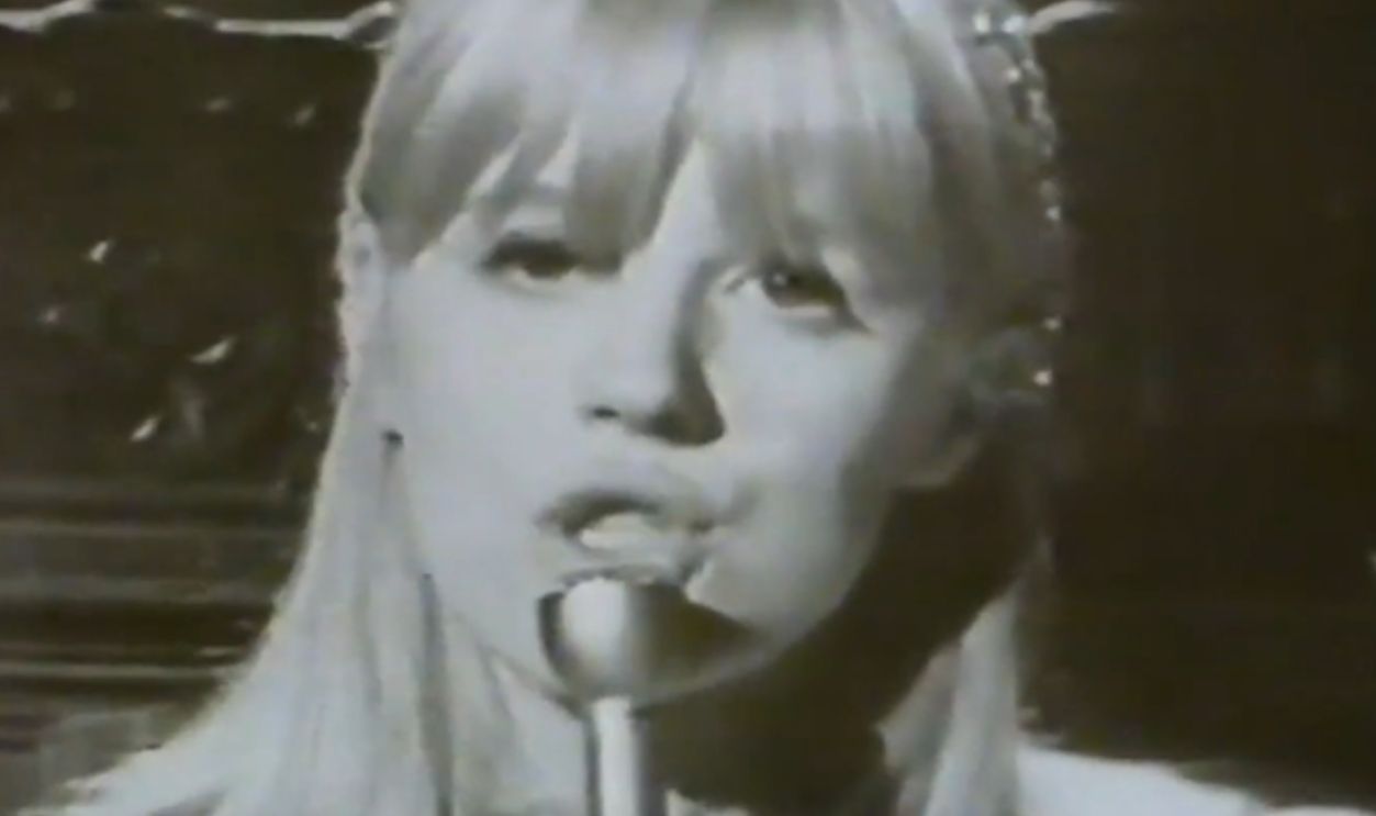 Screenshot from Dangerous Acquaintances, Island (1981)