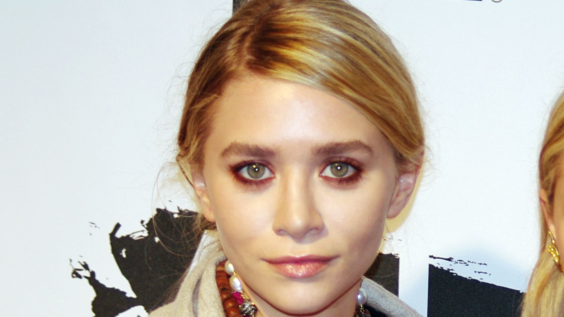 File:Ashley Mary-Kate Olsen 2011 Shankbone 3.jpg