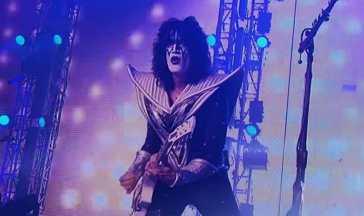 Screenshot from Rock and Roll All Nite (1975)