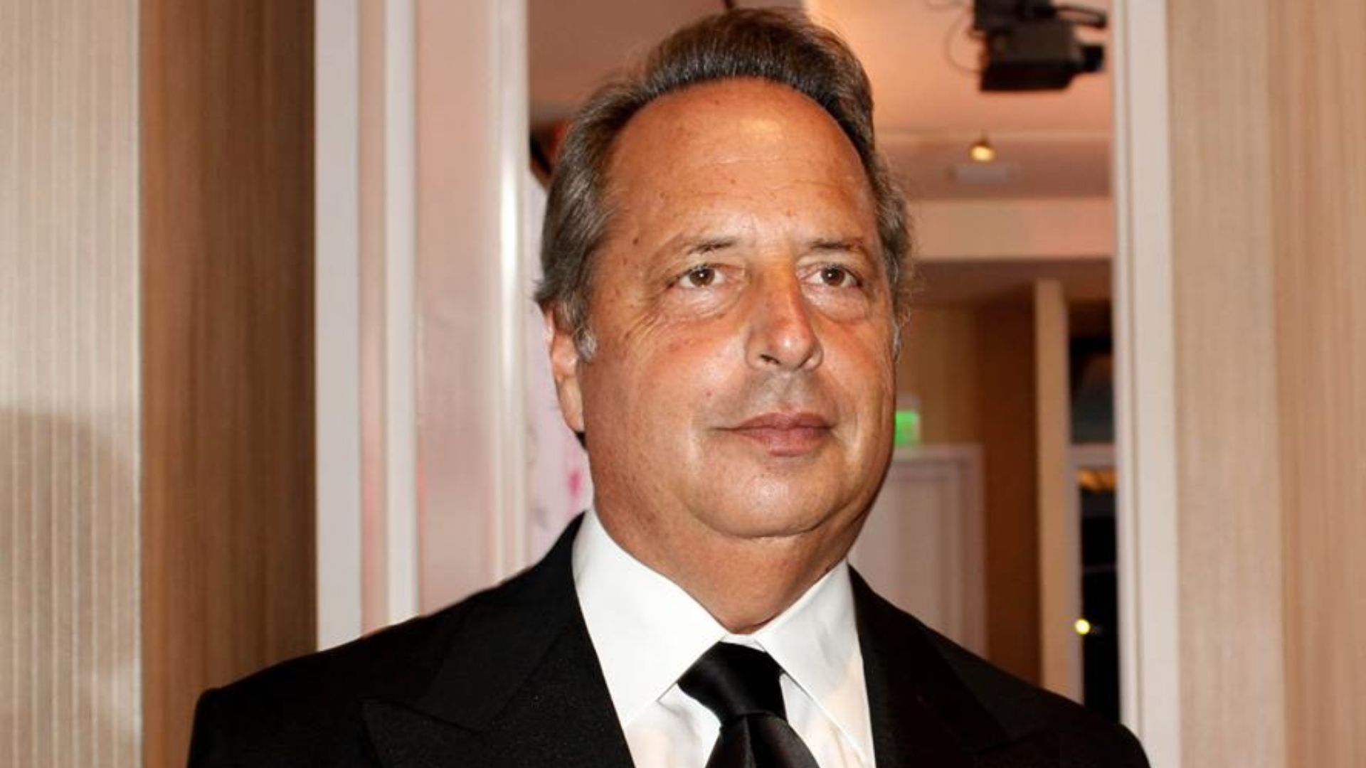 File:Jon Lovitz Mercedes-Benz Carousel of Hope Gala 2014 (15333164988).jpg